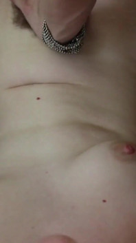 Ela Darling et Aiden Ashley, lesbiennes sensuelles, tremblent avec leurs jouets sexuels