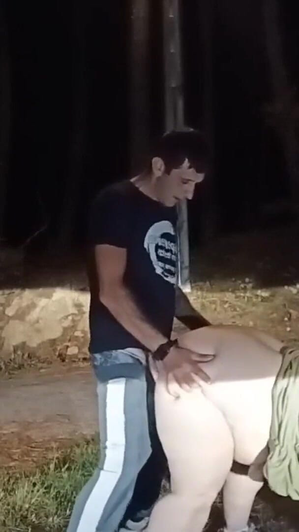 Crx2l: Venkovní sex se zralou