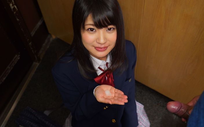 Go Sushi: Heißes japanisches college-mädchen teen +18 macht einen schönen blowjob