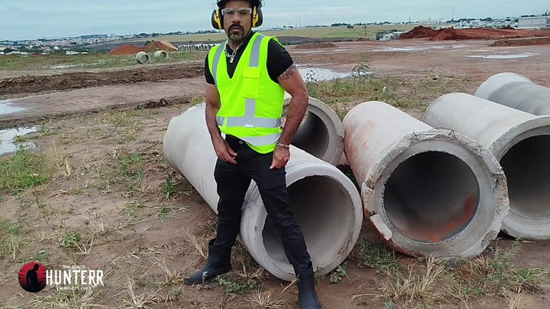 TheBlacKHunterr: In the Mouth of My Work Coega He Loves It