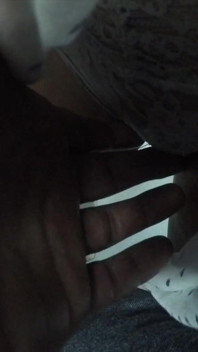 Crazy Fantasy！在火车上抚摸 |陌生人在地铁上掀起裙子，抚摸我的阴户，很喜欢！