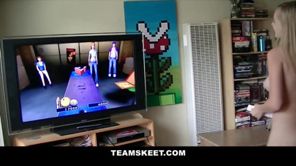 Team Skeet: Fresh new babe Stacie Jaxxx fails strip video game and...