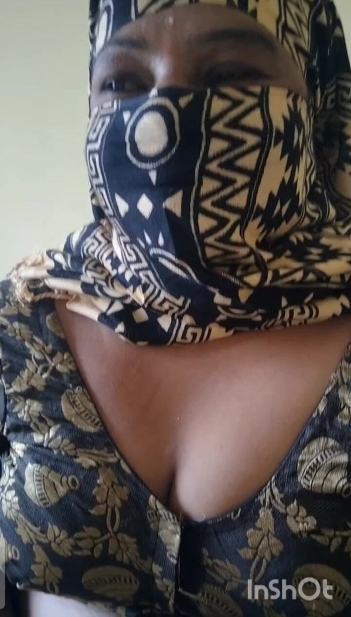 Priya aunty: Village Aunty Saree Wearing