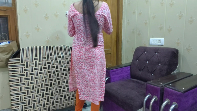 Hornycouple149: Stiefzus en stiefbroer maken seksrelatie in opslagruimte, Indische hete meid...