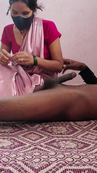 Kakak ipar india dientot pakai kain sprei