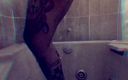 Horni: In der dusche dildo