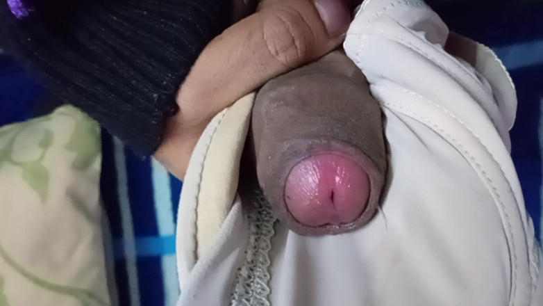 cry_santos: Masturbace v sousedově spodním prádle