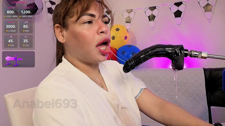 anabel693: Live-Show gerettet: Tiefer Hals mit viel Speichel
