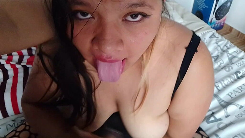 Hot Strawberry: Velká kráska mi honí rukama!, latina masturbuje svého milence v...