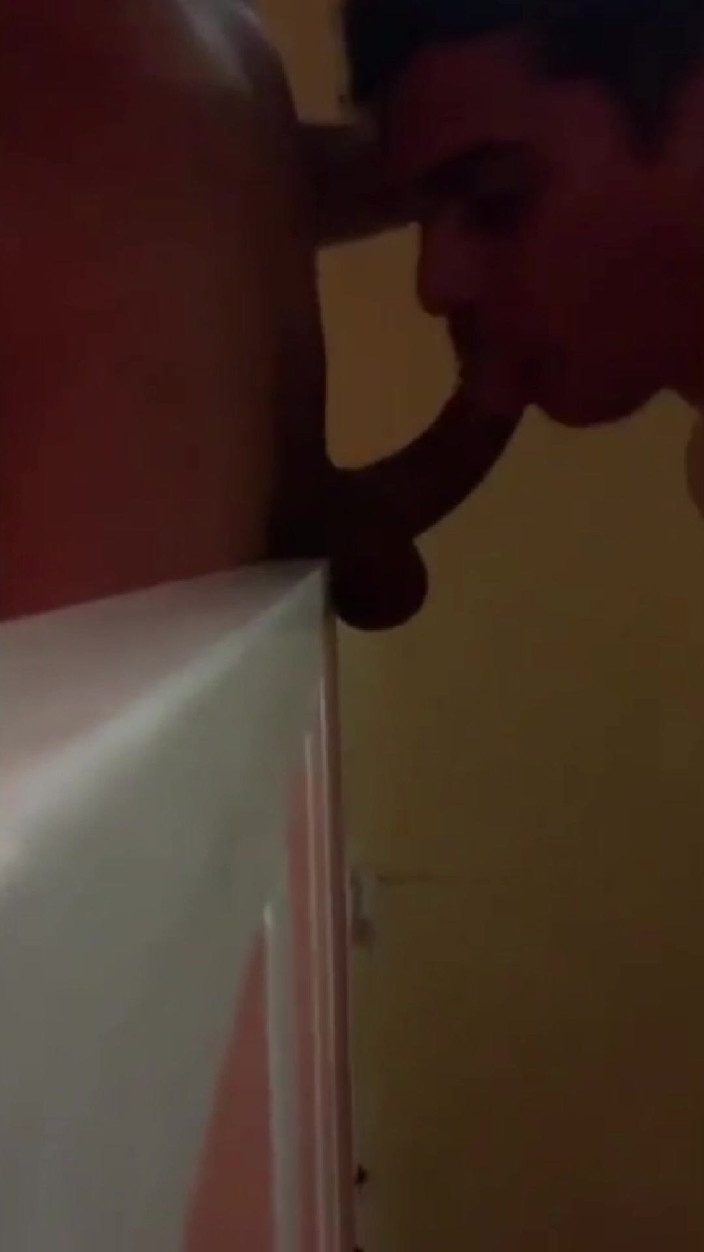 Leandro e Asafe: Dát to sousedovi u brány domu