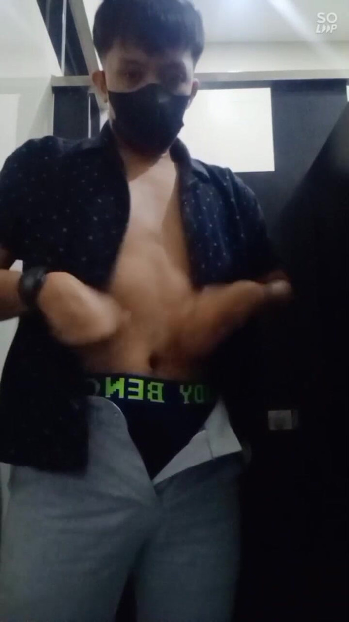 Rent A Gay Productions: Mc Donalds Manila Waninging i wytryski
