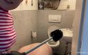 Cruel Reell: Mulher usa seu escravo no banheiro