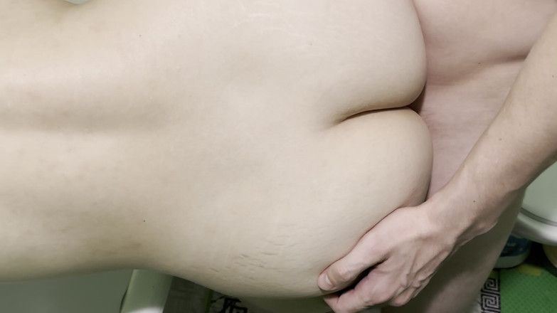 Cherryonthecake231: Jiran dikongkek gaya doggy di bilik air