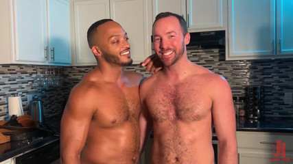 Kinky Bites Gay: Прокладка труби: сантехнік Діллон Діас кладе в руках клієнта Алекса Хоука сиро