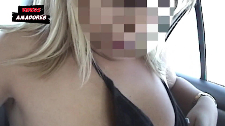 Amateurs videos: Brüste im auto zeigen