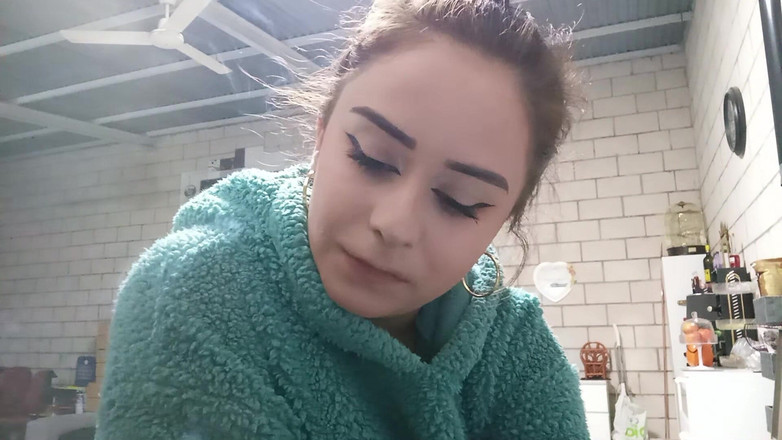 fartingclub01: Kouřím v plyšové mikině