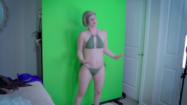 Housewife Ginger: O gospodină infidelă îl fute pe fotograf în timpul costumului de baie -...