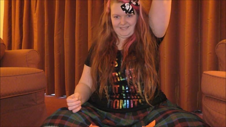 Mxtress Valleycat: BBW having fun with balloons