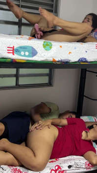 Adik tiri dapat mendengar panas untuk saya berkongkek