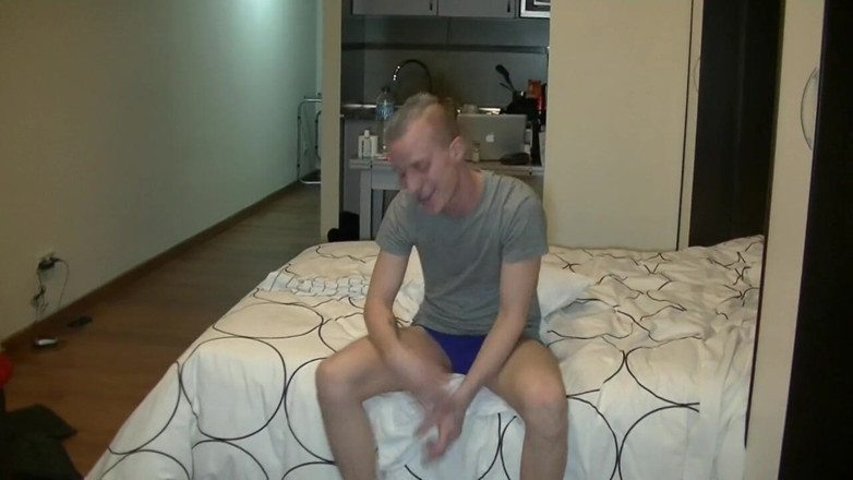 Crunch Boy: Sexy twink follada por la estrella porno Alexis Clark