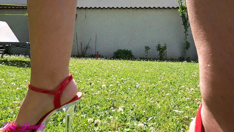 Les Gourmands: MILF with Red Fms Pees Outside in the Grass Close...