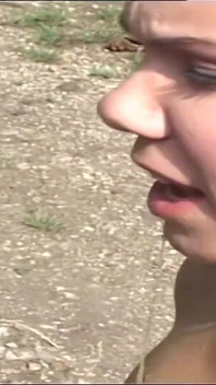Mariann Pisse Et Baise Un Papi Excité À L’extérieur
