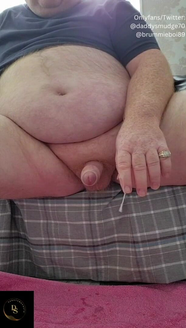 Daddysmudge: Papà sborra un grosso carico