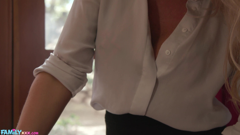 FamilyXXX: Stepmom Alexis Malone Has More Secrets Deep Inside