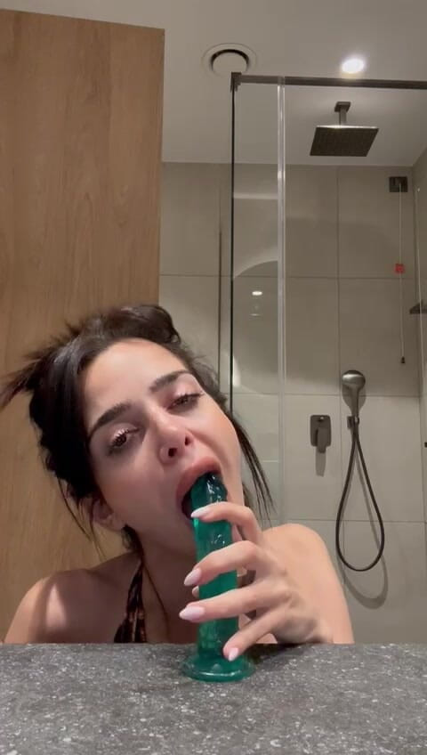 silicone_brunette: Leopard Doggy Ngentot