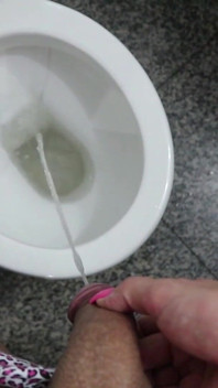 M-am trezit cu o pulă tare și pipi