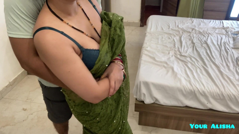 Your Alisha: Il mio devar pervertito viene nella mia stanza e mi...