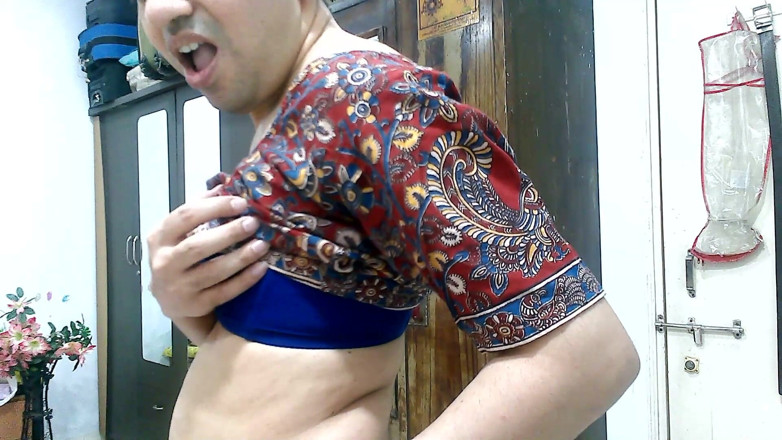 Cute & Nude Crossdresser: Sexig sissy crossdresser femboy Sweet Lollipop i en beskärningstopp och...