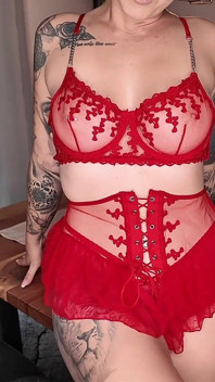 Ik verleid je in sexy rode lingerie in mijn eetkamer!
