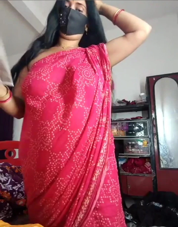 Laxmixh: Indian Desi Beautiful Bhabi First Appearance on Cam