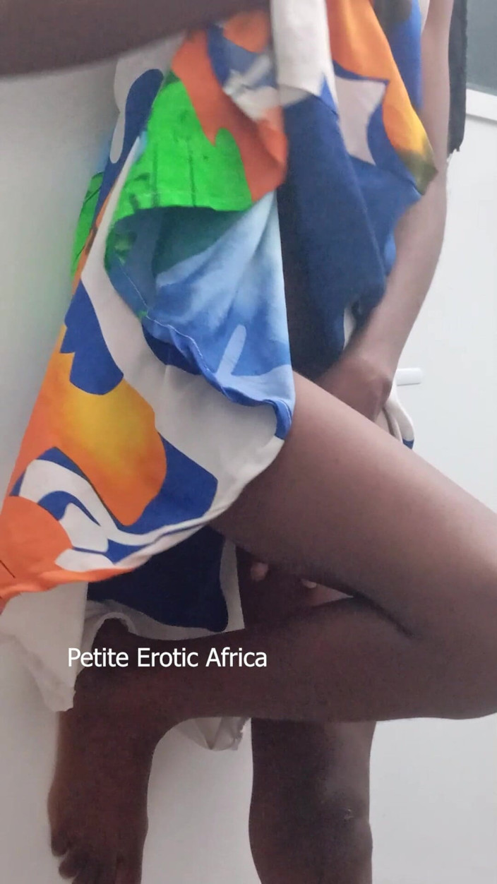 Petite Erotic Africa: Agujeros apretados en Little Lovet