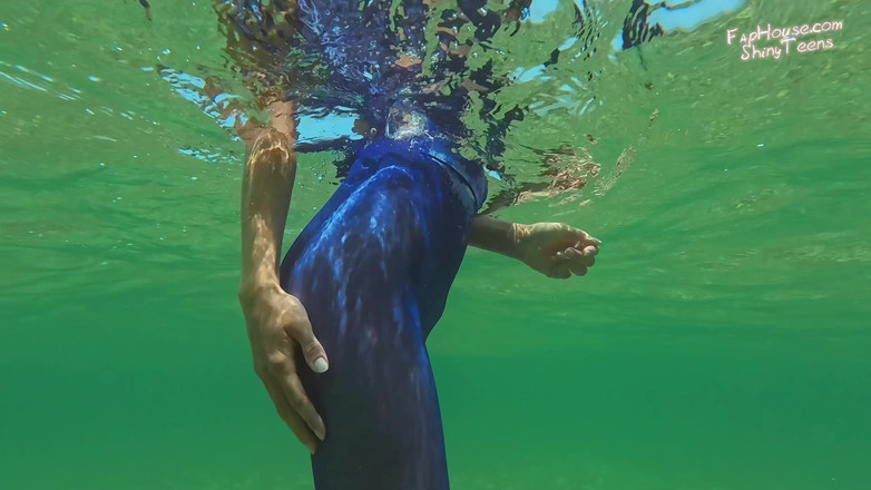Shiny teens: 874 Shiny Blue Pantyhose Under Water