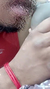 Tamil esposa se masturba duro hasta el orgasmo