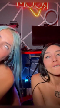 Orgie z pohledu BBC s dildy a dvěma nadrženými lesbami - Sweetkimmi