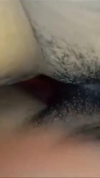 Detailní video šukání kundičky, nevlastní sestra pozvala svého přítele o půlnoci na šukání