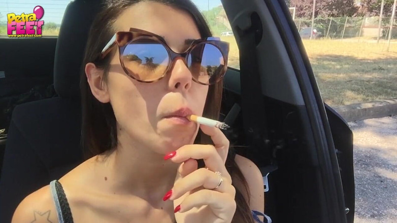 Smokin Fetish: สูบบุหรี่ในรถกับสาวอิตาลีสุดสวย