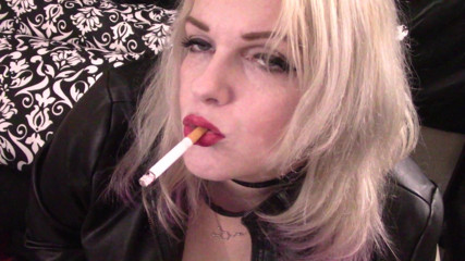 Smoke Temptress Annie Vox - Smoking Fetish: Marlboro red penzoloni fuma
