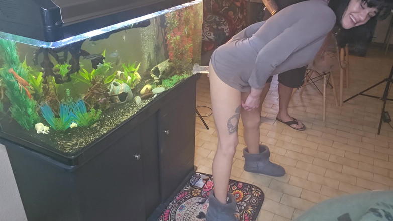 Sparowdox: Bini panas berkongkek dildo semasa dua kawan memancut mani pada...