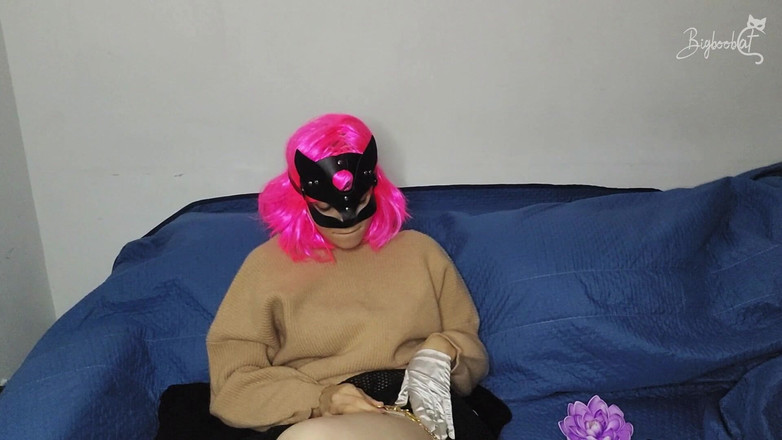 BigBoobCat: Oddávejte se mým velkým přírodním kozám masturbující pod maskou mé...