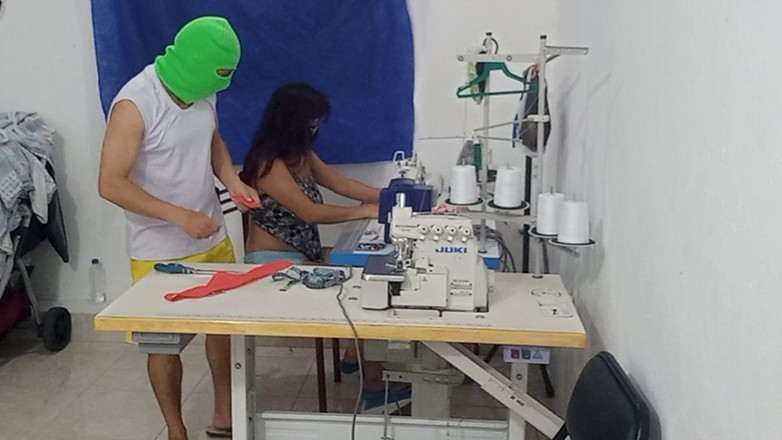 NEGRITA SEXY: Švadlena má smyslné dobrodružství se svým spolupracovníkem