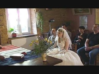 Planete Francaise: Napalona francuska matka chrzestna zostaje gangbangowana w dniu ślubu