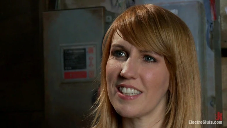 Electrosluts by Kink: 금속 케이지에서 놀라운 충격