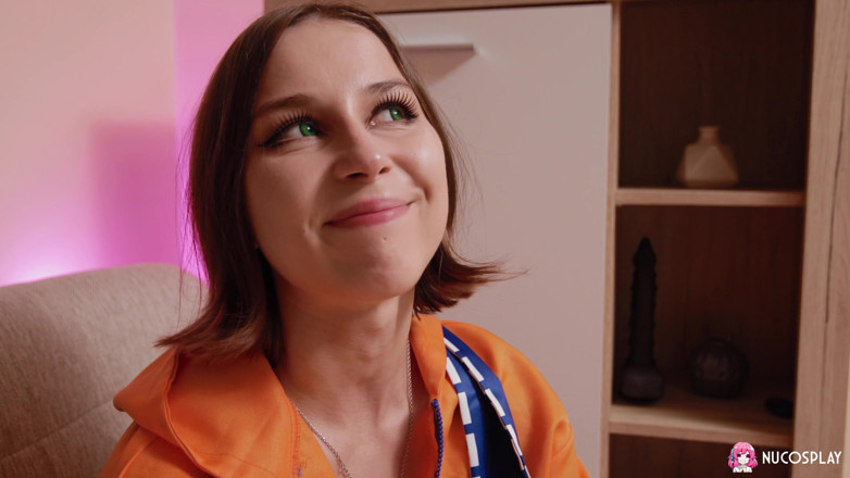 Nu Cosplay: Руна косплей дівчина насолоджується потужним ділдо