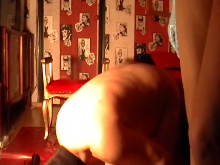 SassyTiff: Liten dildo knulla anal