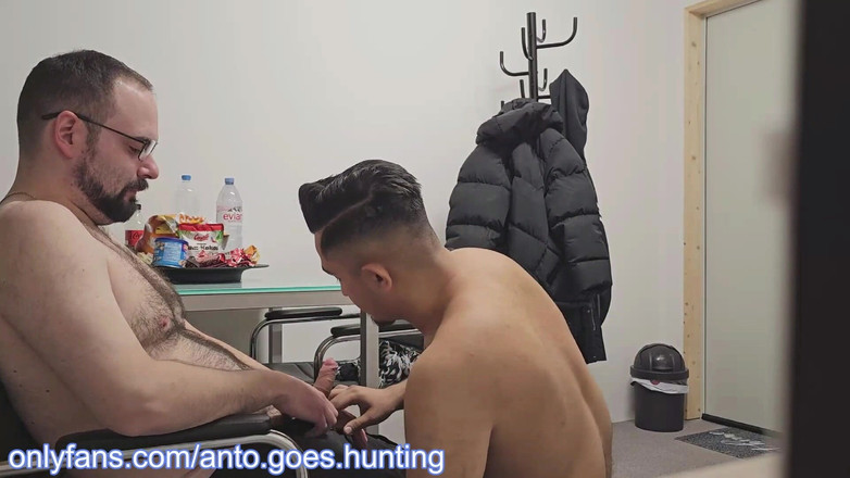 AntoGoesHunting: Tanpa sensor- David, pria asing dari stasiun kereta api, kunjungan...