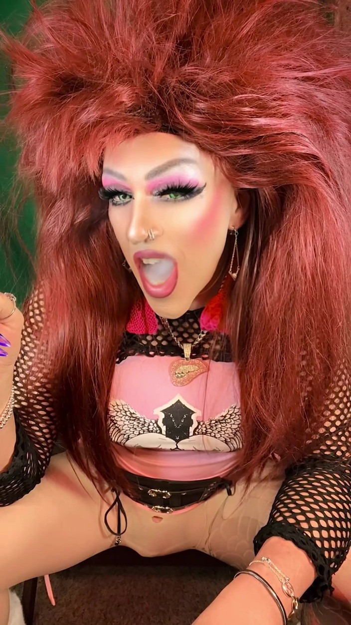 Shelly Robertss: Selengkapnya, Lebih, Lebih Banyak